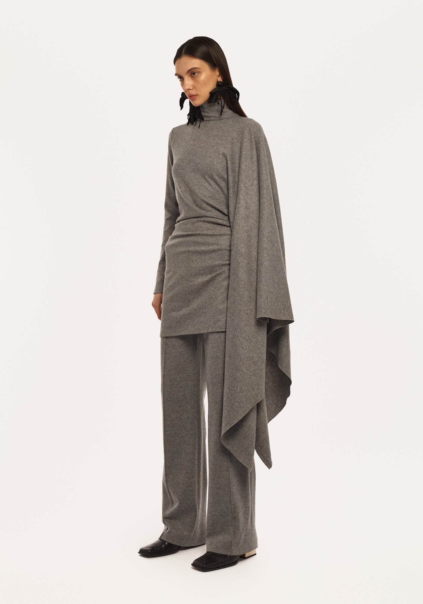 Grey knitted wool pants with a silk belt