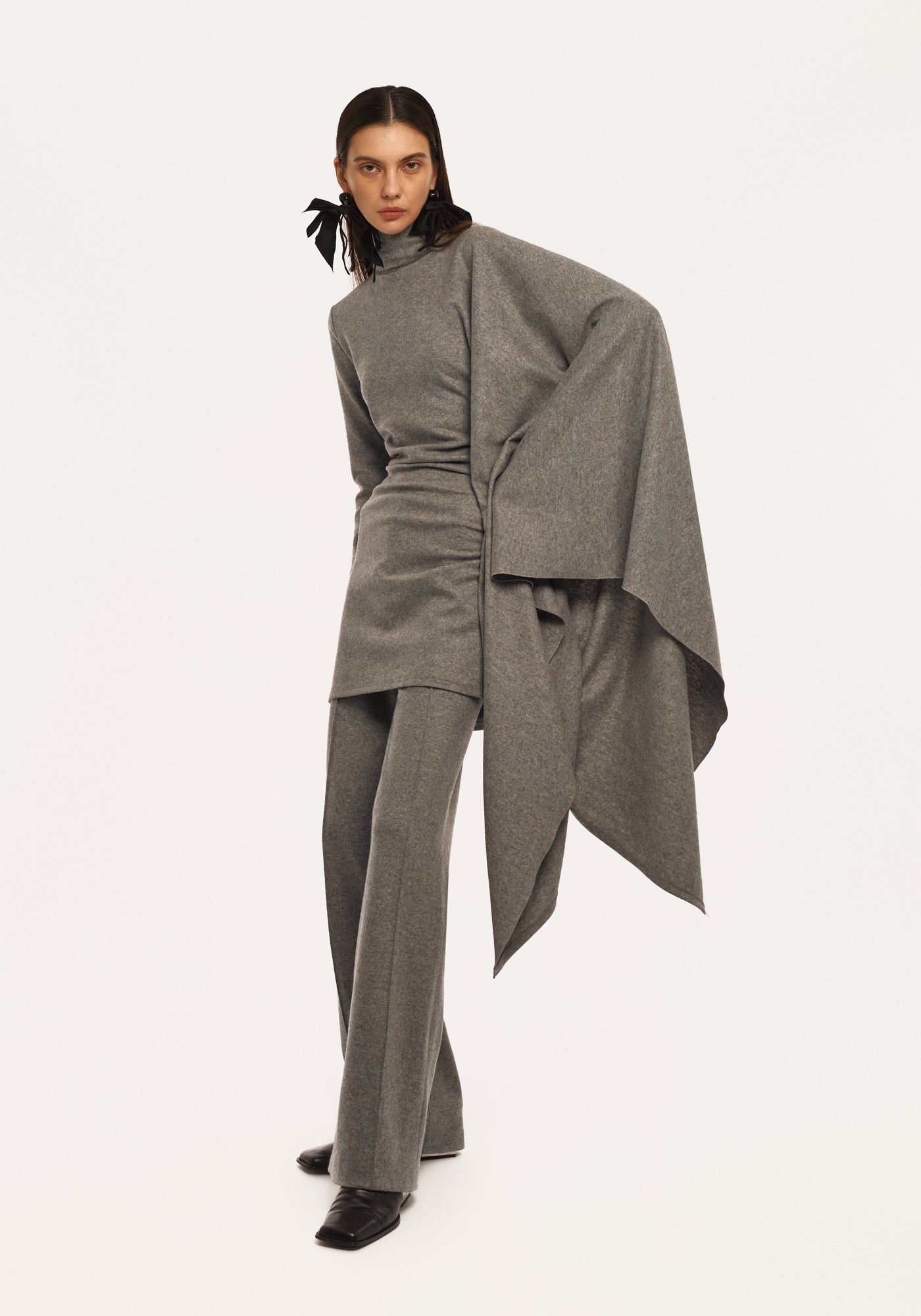 Grey knitted wool pants with a silk belt