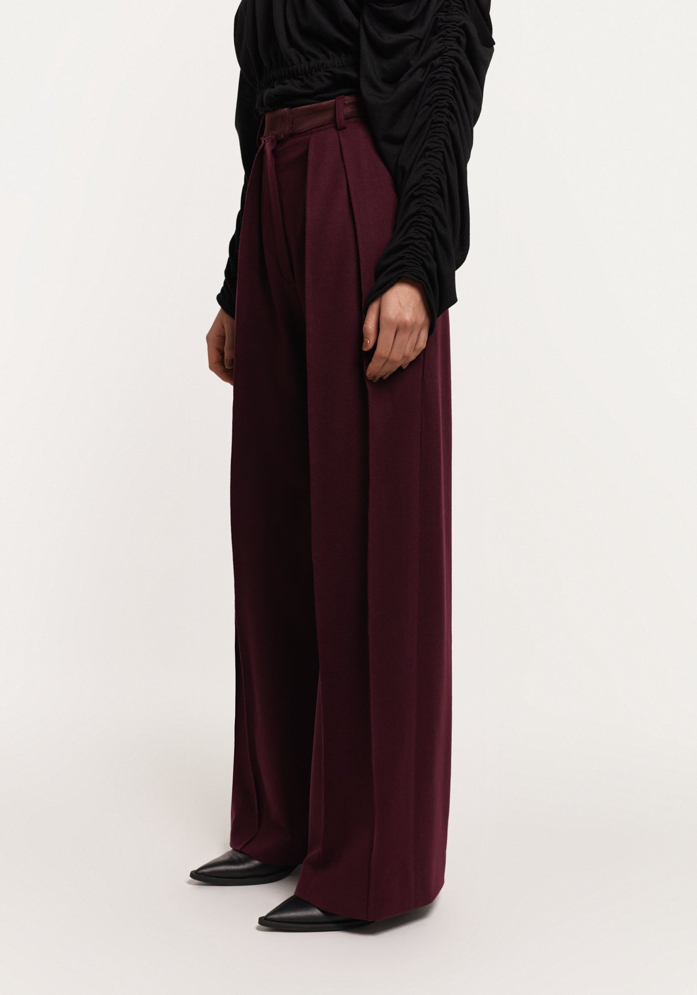 Bordeaux pants with silk belt