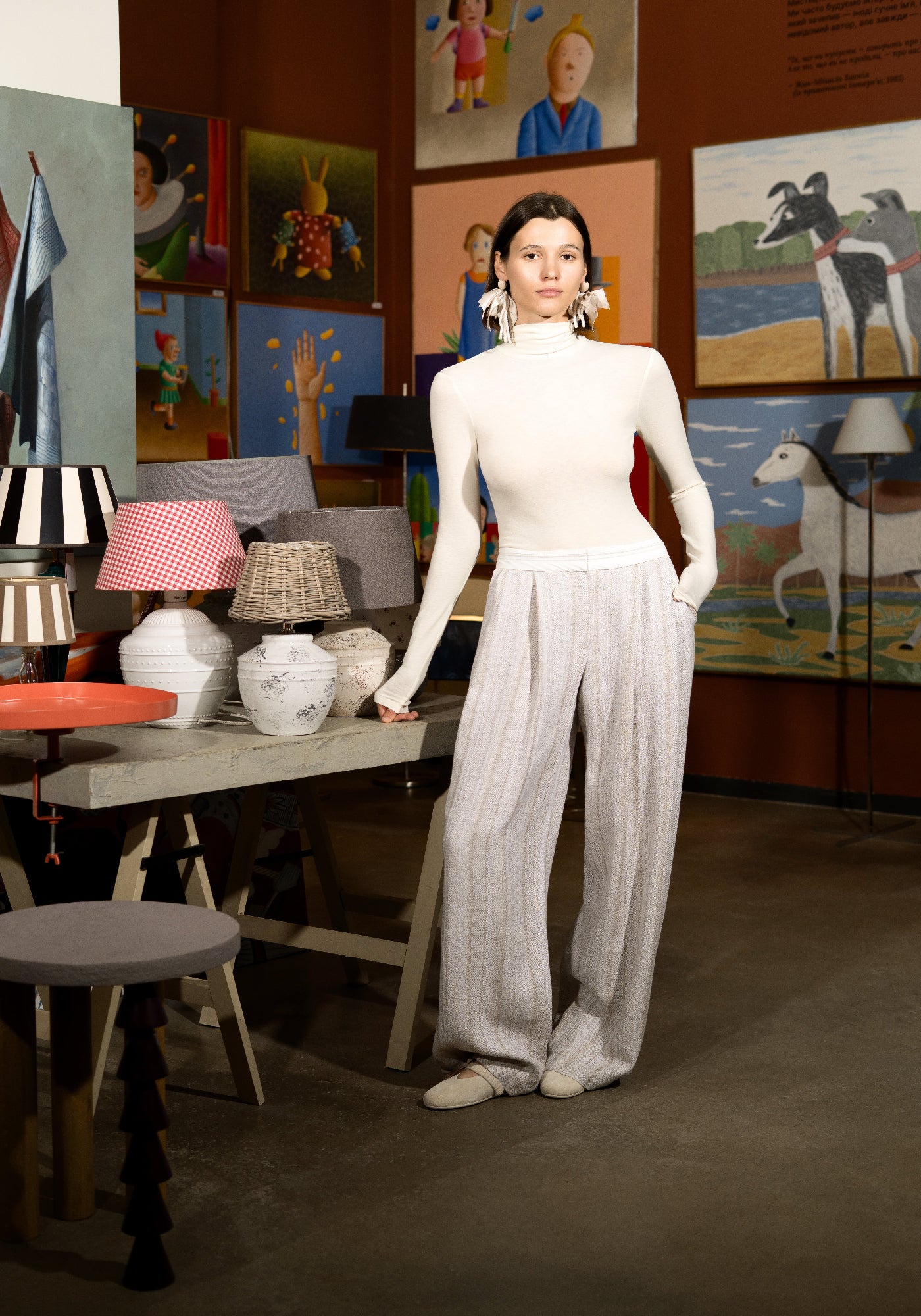 Grey-beige pants on the corsage belt